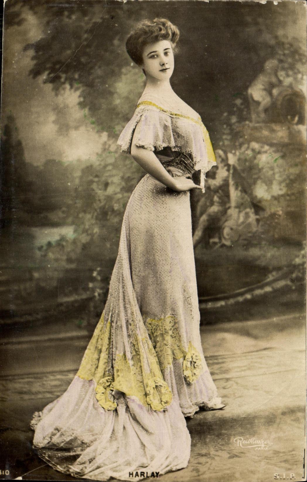 CPA Fantaisie Femme Harlay