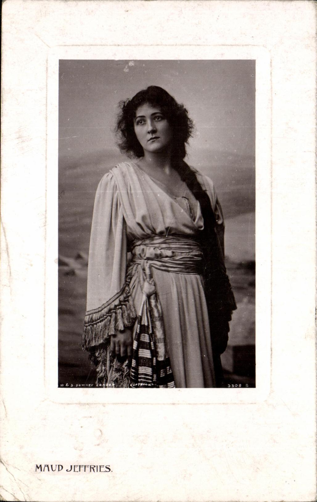 CPA Fantaisie Femme Maud Jeffries