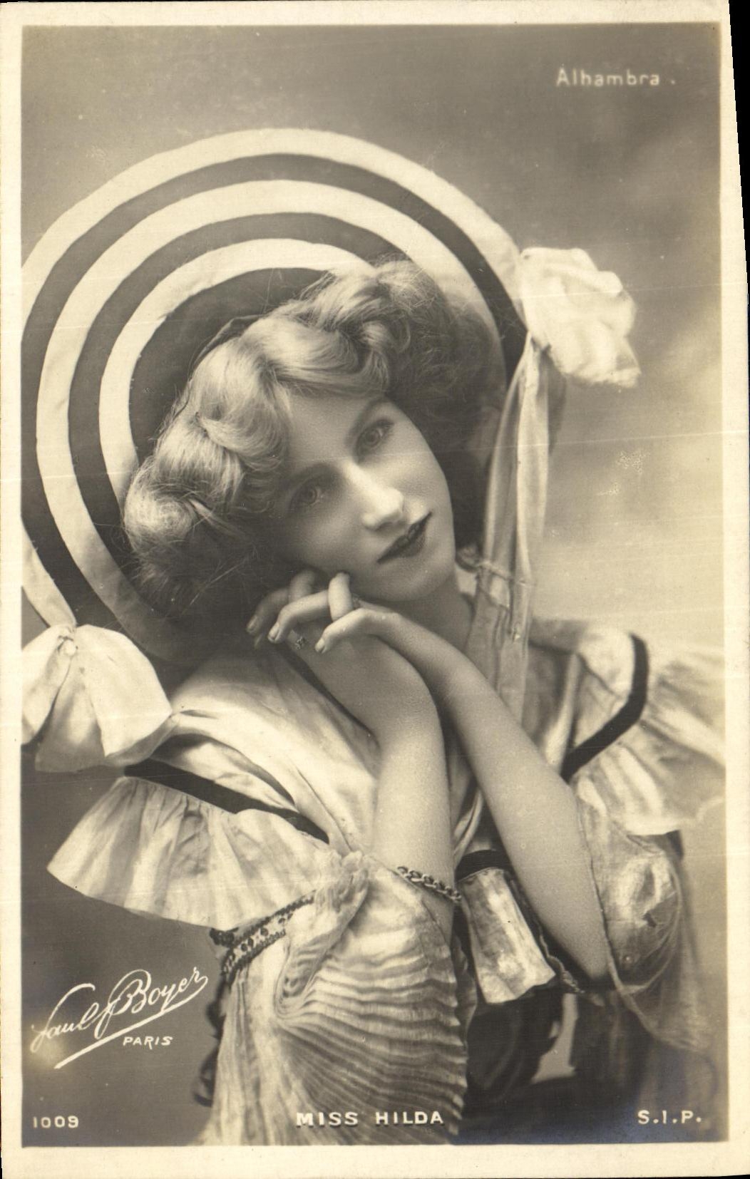 CPA Fantaisie Femme Alhambra Miss Hilda