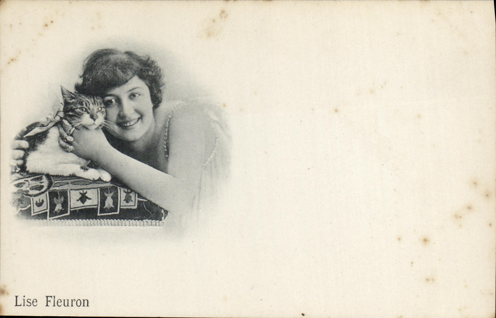 CPA Fantaisie Femme Lise Fleuron Chat