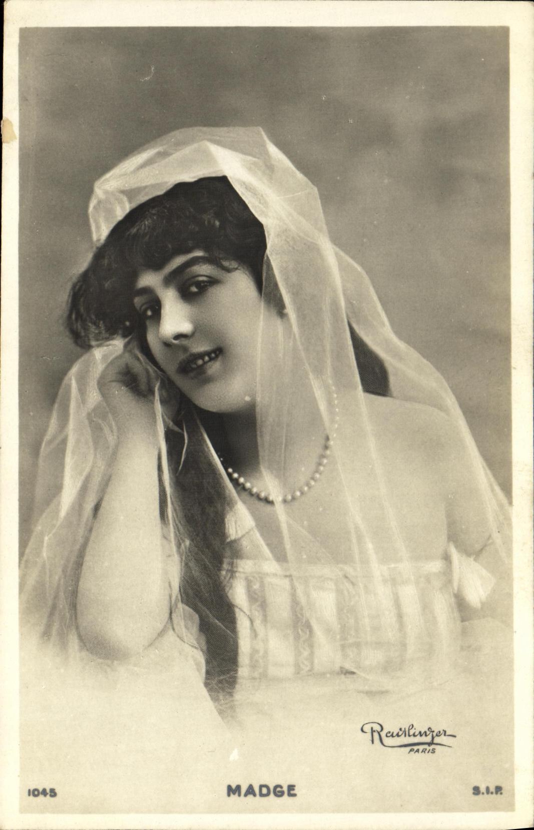 CPA Fantaisie Femme Madge