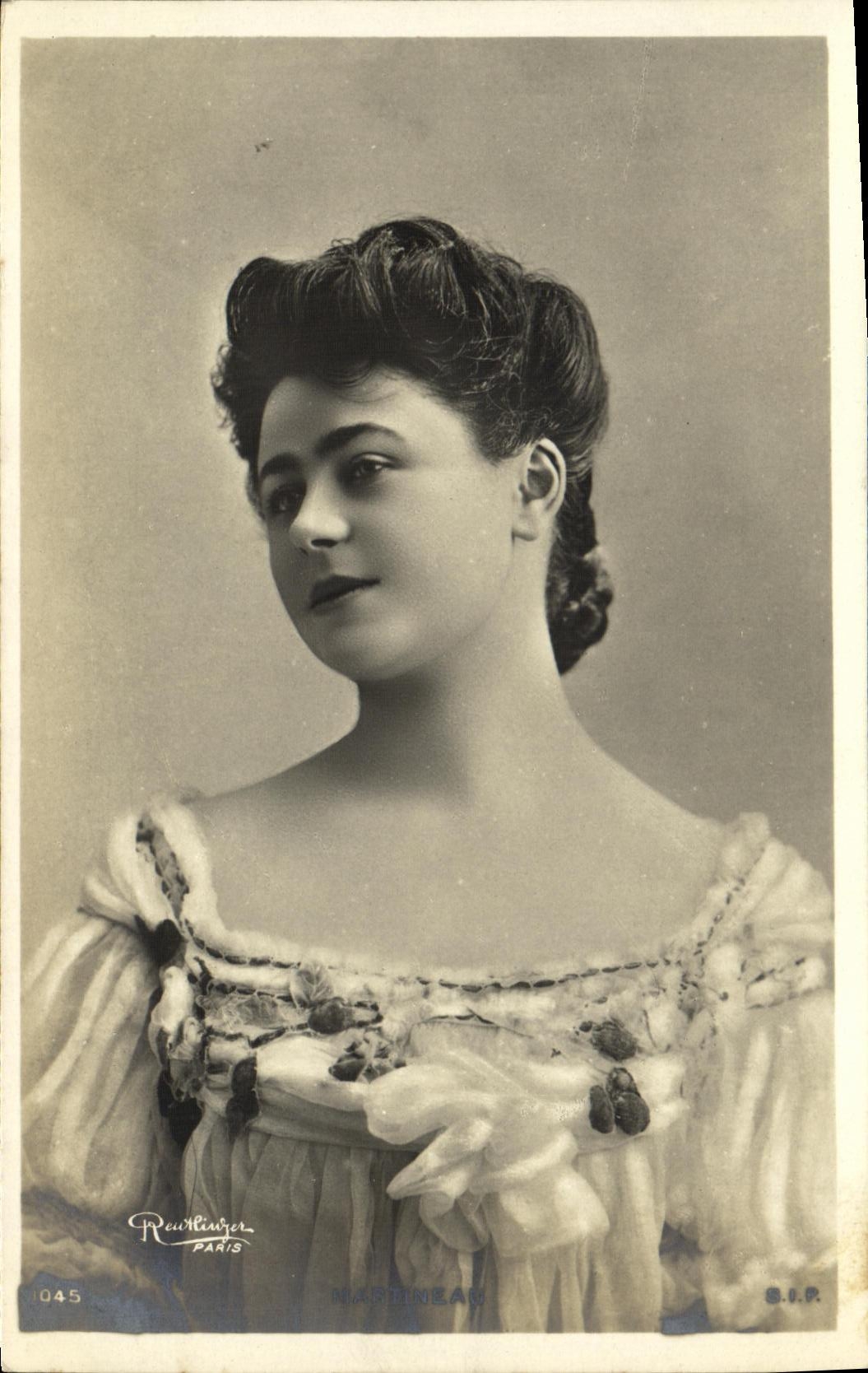 CPA Fantaisie Femme Martineau