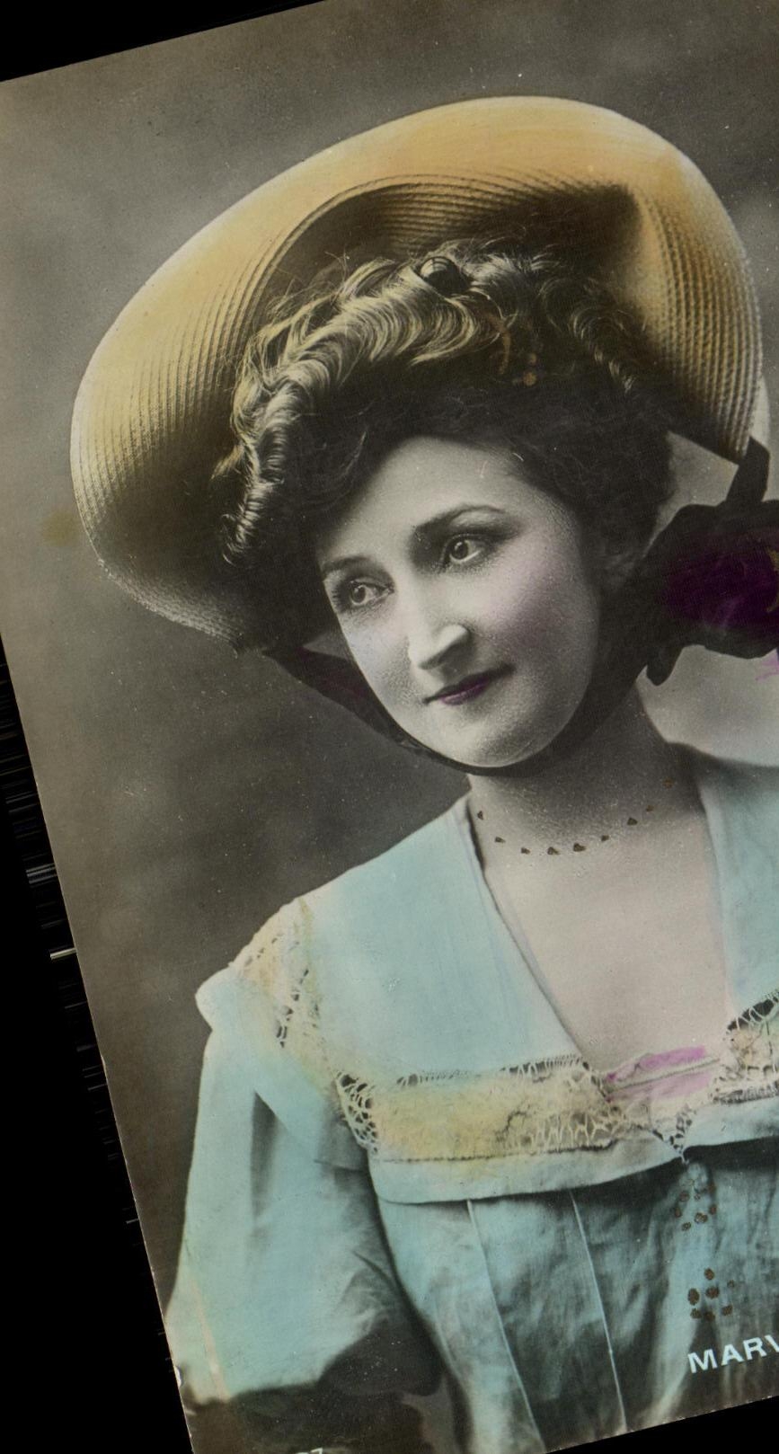 CPA Fantaisie Femme Marville