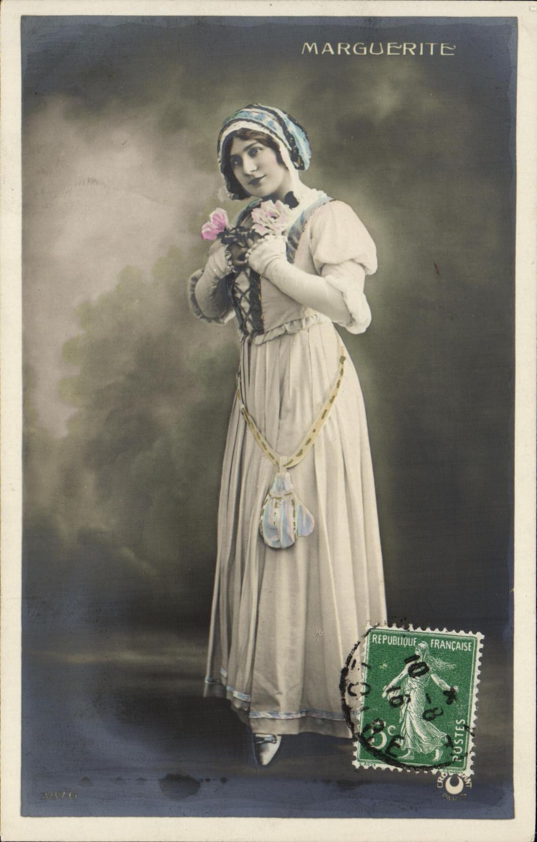 CPA Fantaisie Femme Marguerite 