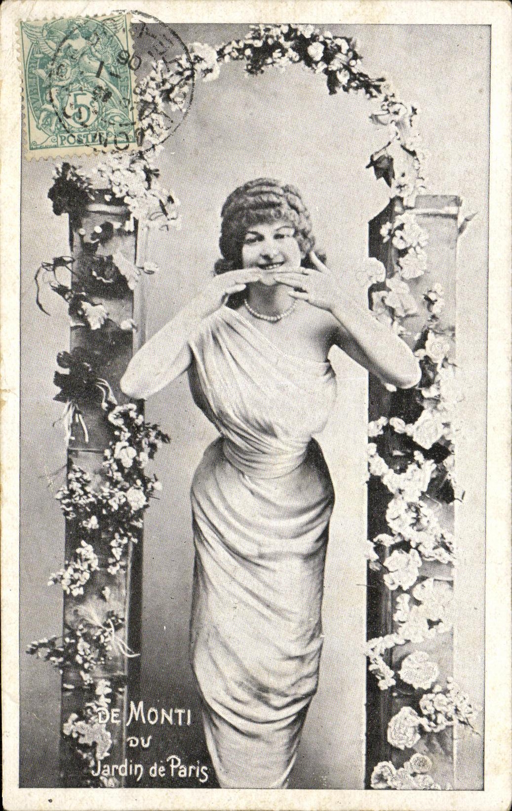 CPA Fantaisie Femme De Monti Jardin de Paris 