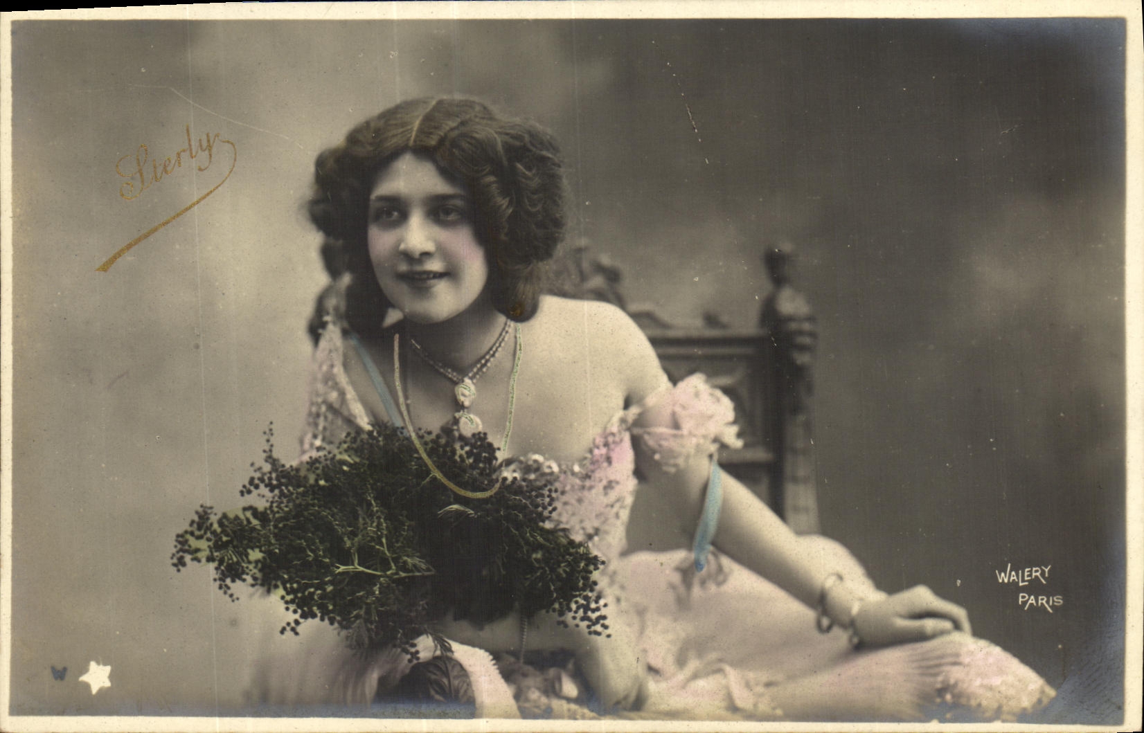 CPA Fantaisie Femme Sterly