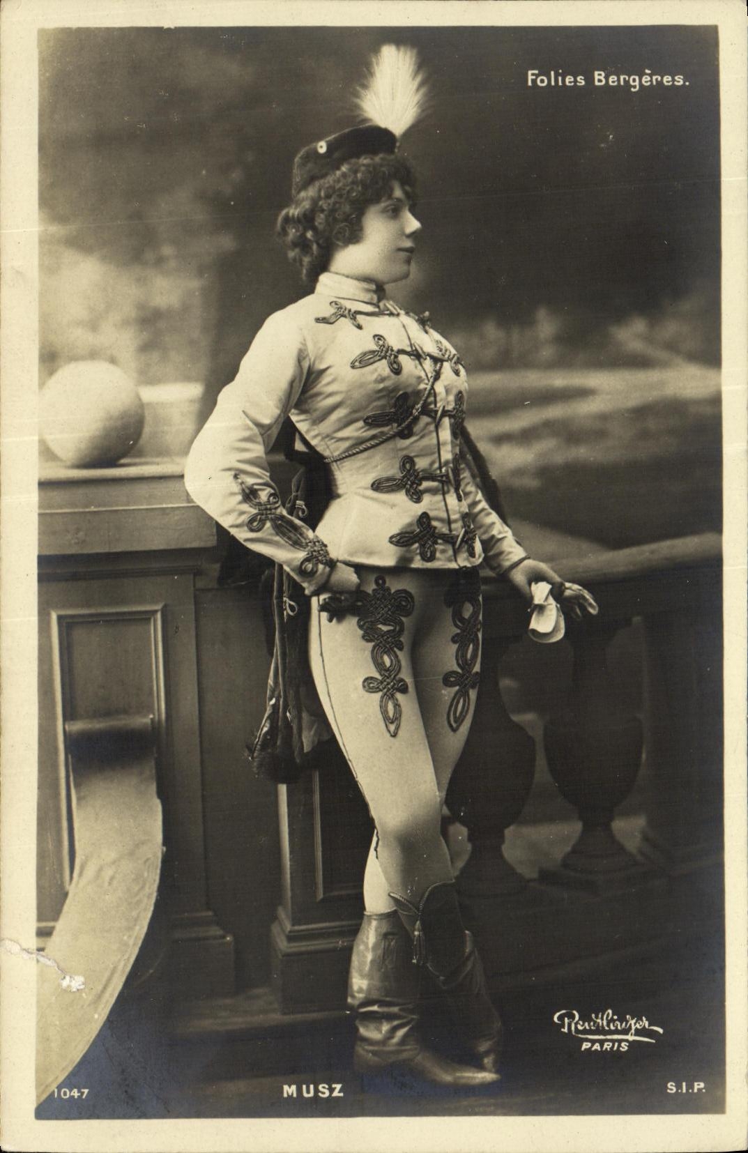 CPA Fantaisie Femme Musz Foliers Bergeres