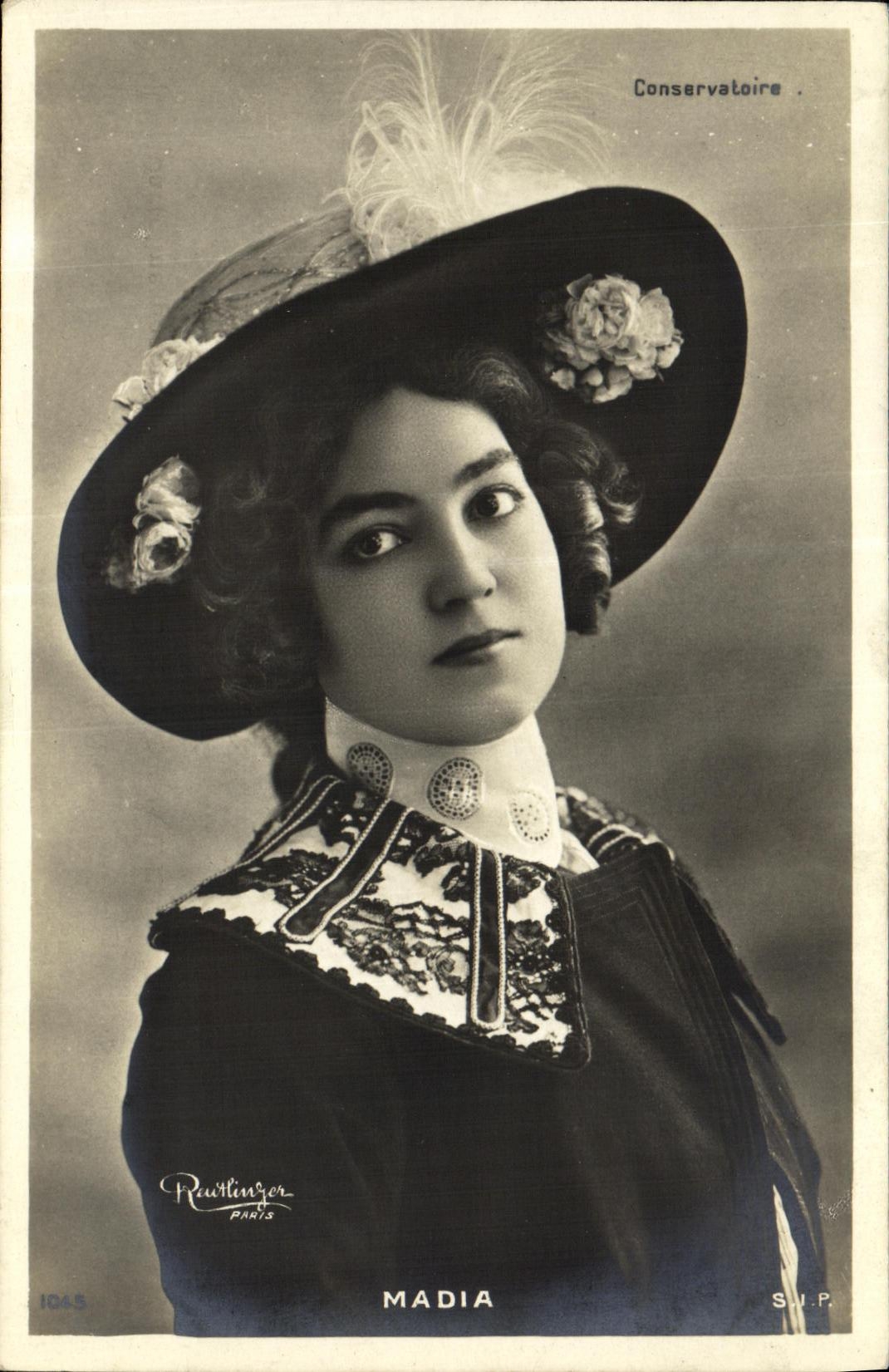 CPA Fantaisie Femme Madia Conservatoire