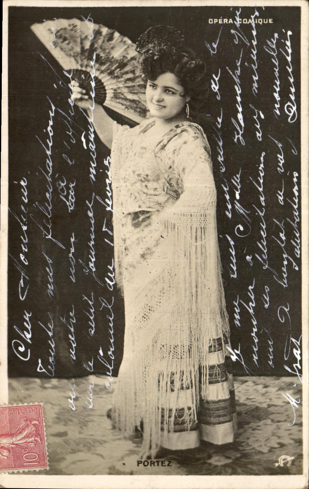 CPA Fantaisie Femme Opera comique Portez