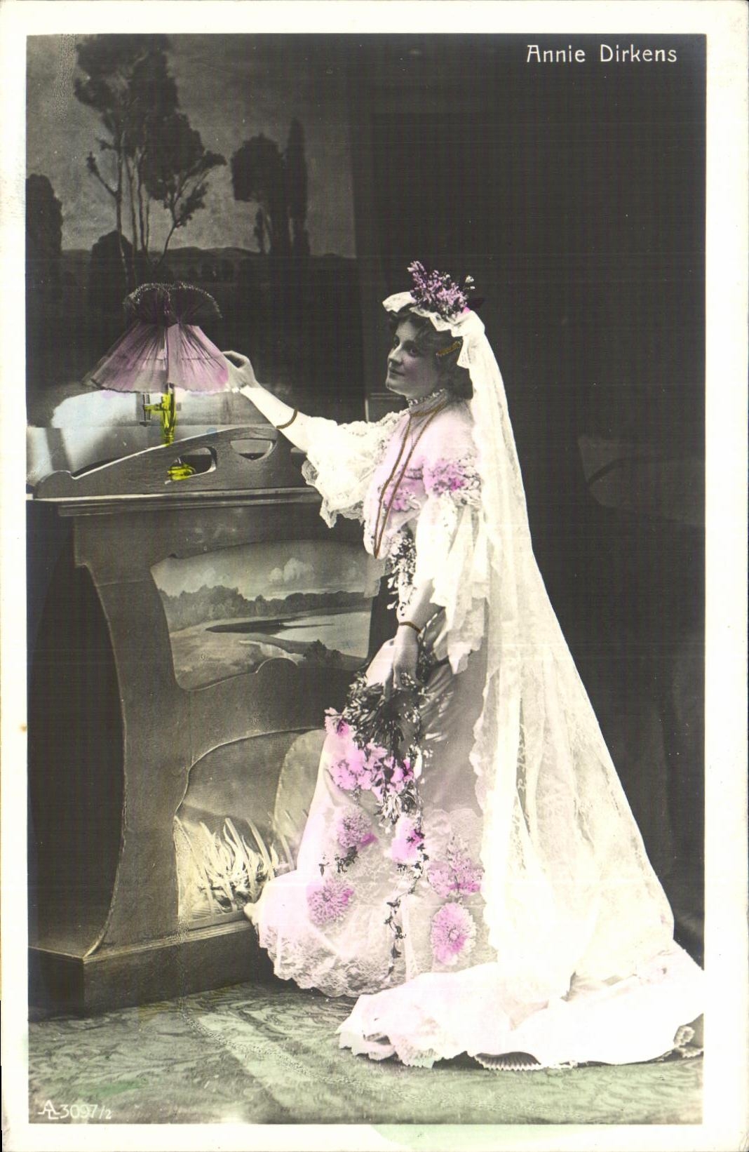 CPA Fantaisie Femme Annie Dirkens 