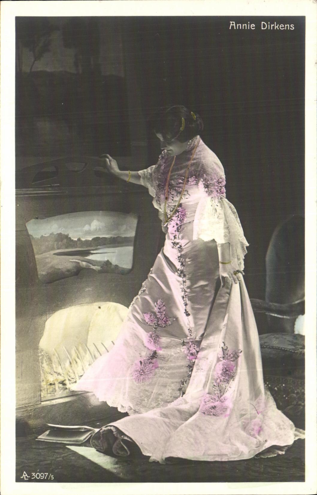 CPA Fantaisie Femme Annie Dirkens 