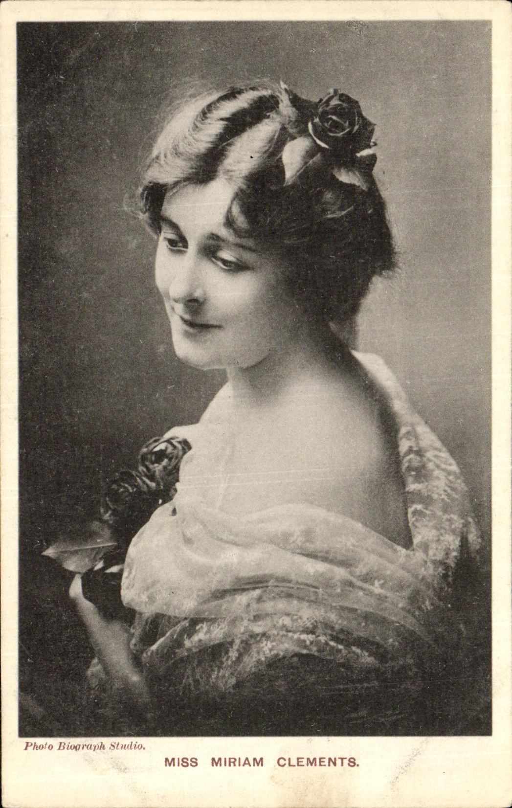 CPA Fantaisie Femme Miss Miriam Clements