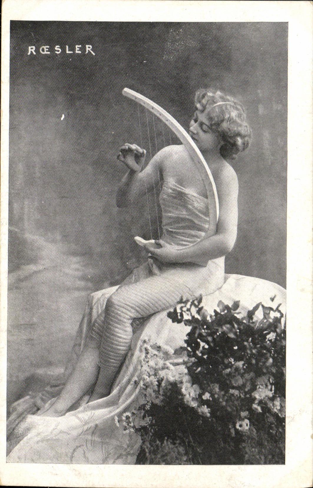 CPA Fantaisie Femme Roesler Harpe 