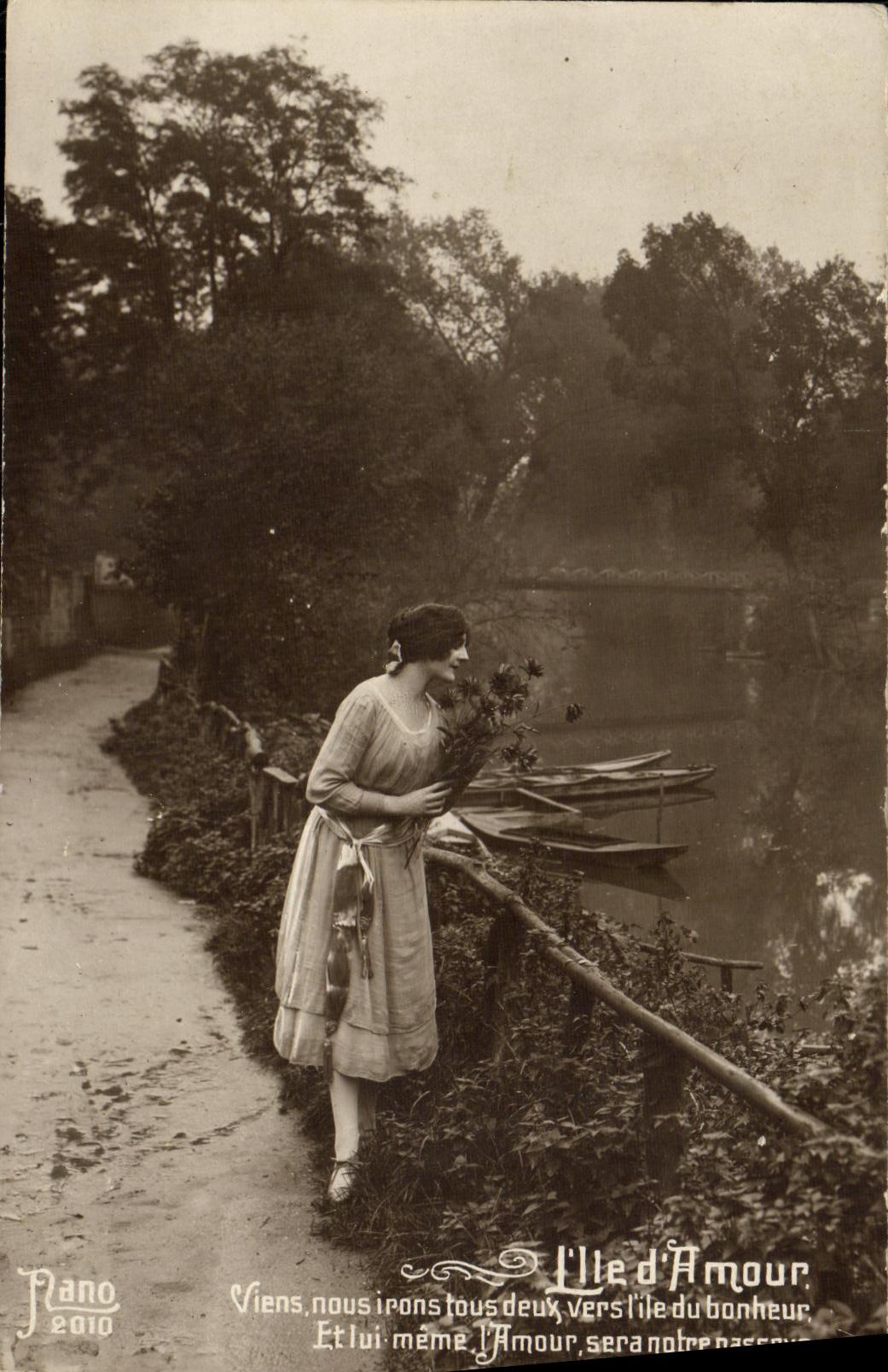 CPA Fantaisie Femme Ile d amour