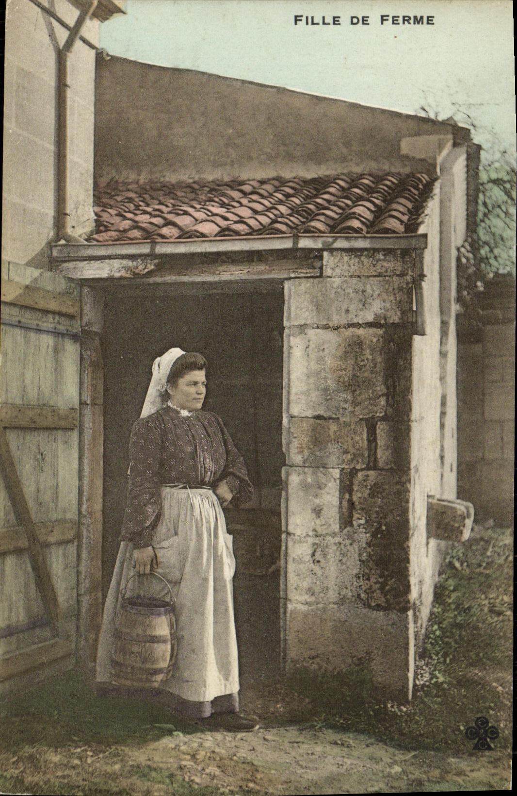 CPA Fantaisie Femme Fille de ferme Folklore