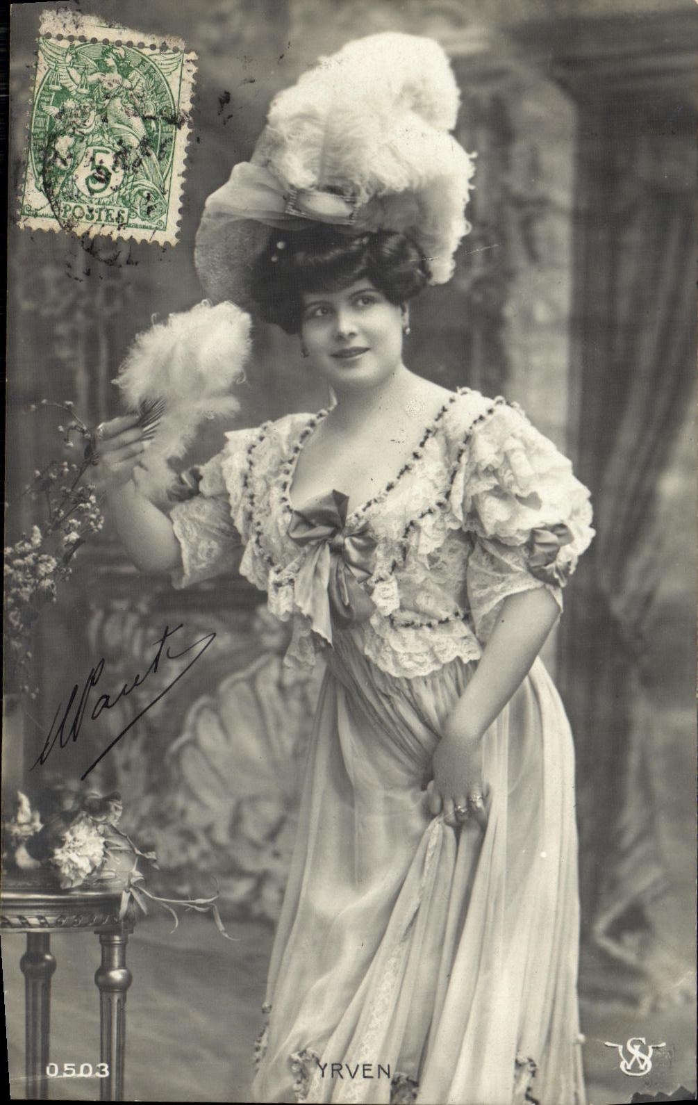 CPA Fantaisie Femme Yrven