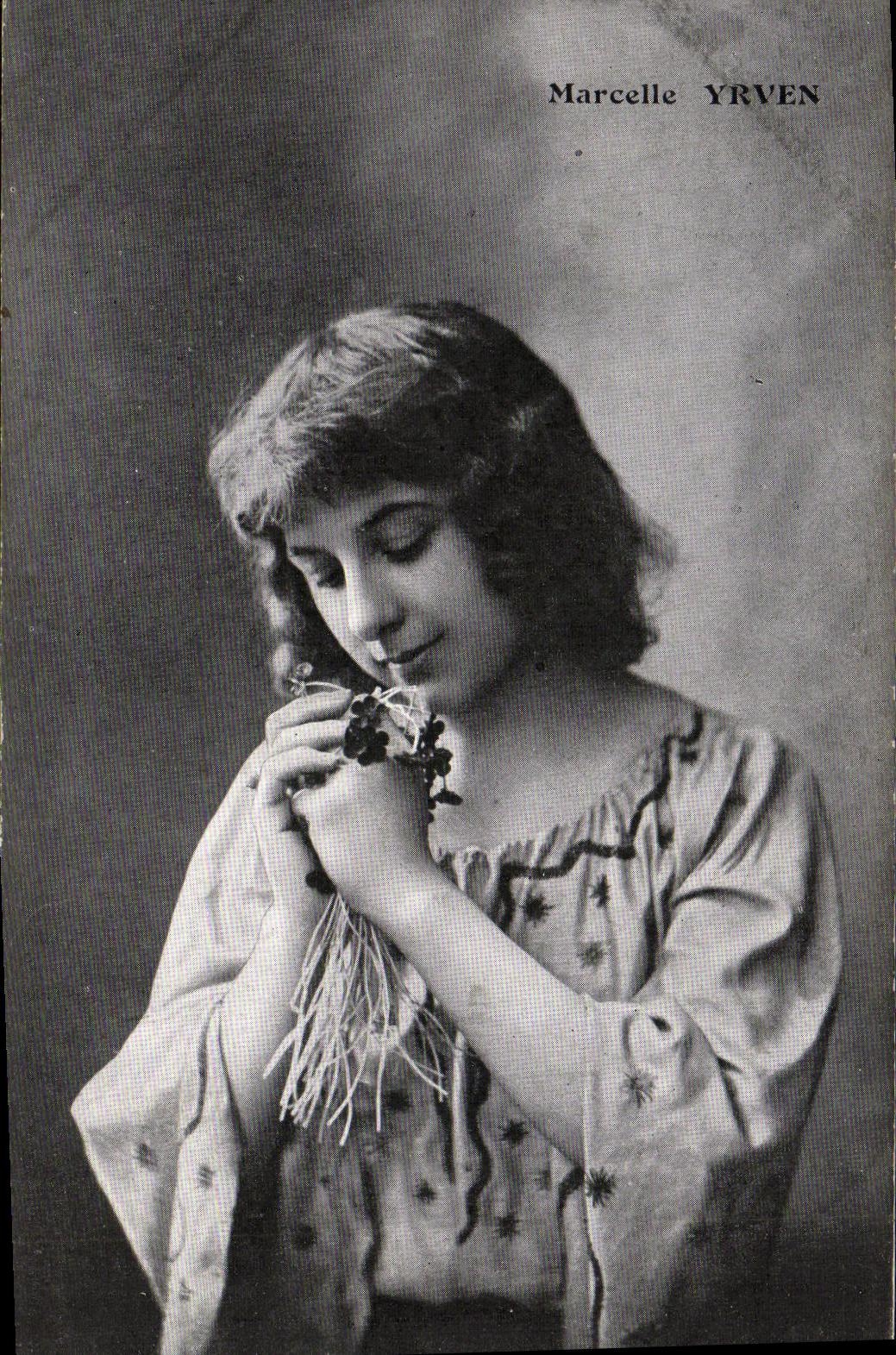 CPA Fantaisie Femme Marcelle Yrven