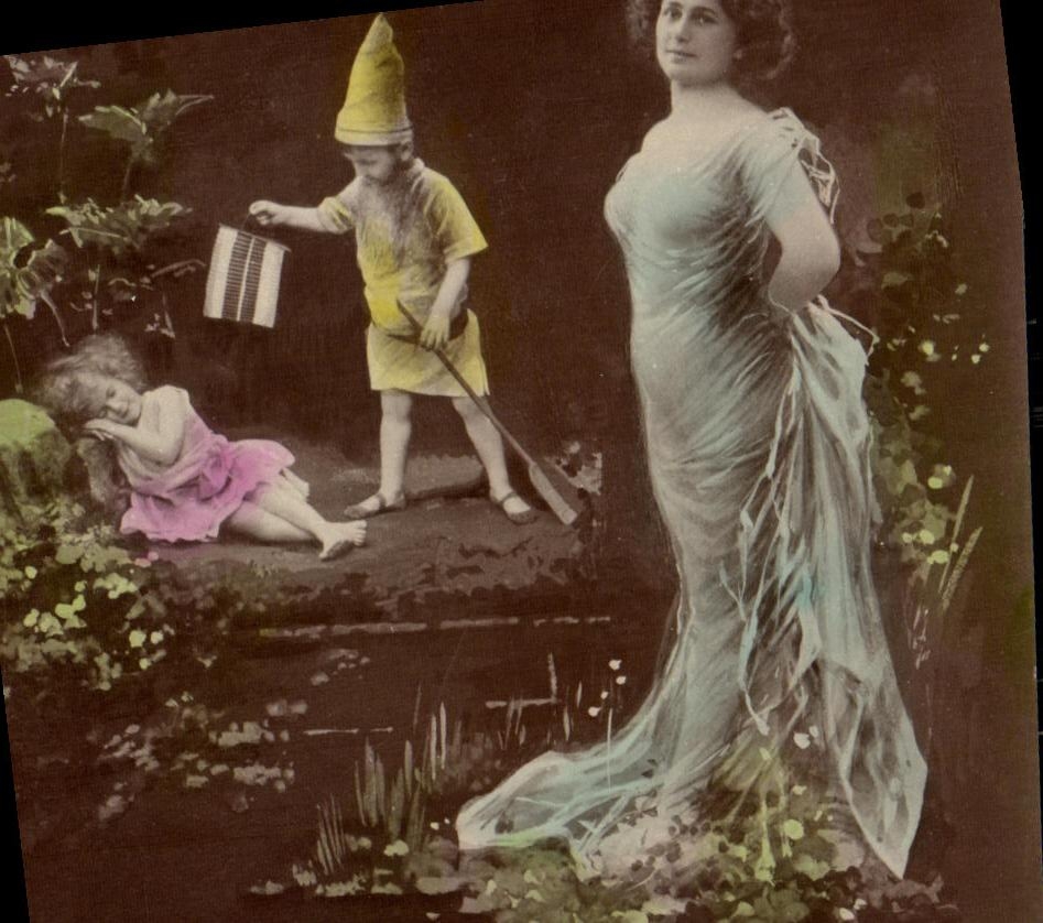 CPA Fantaisie Femme Enfant lutin Nain