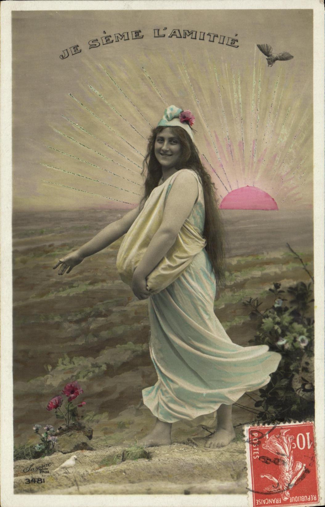 CPA Fantaisie Femme Je seme l amitie Soleil