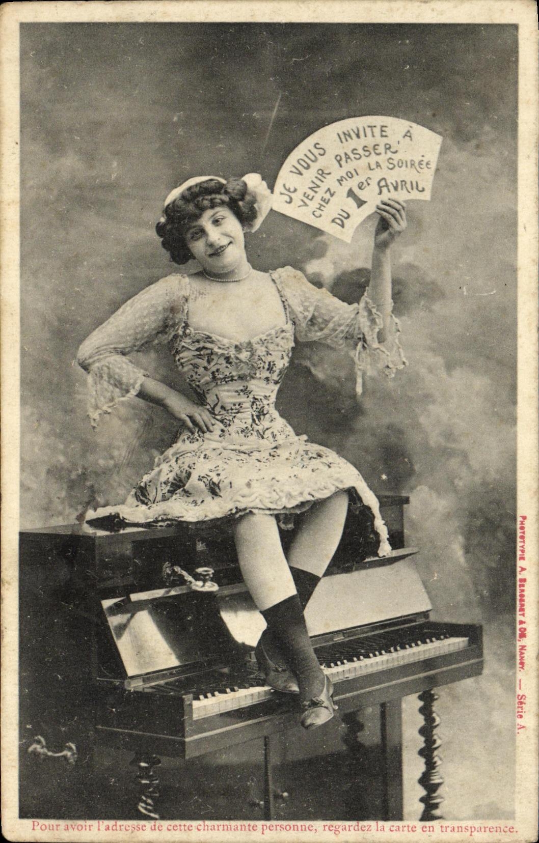 CPA Fantaisie Femme Piano 1er avril