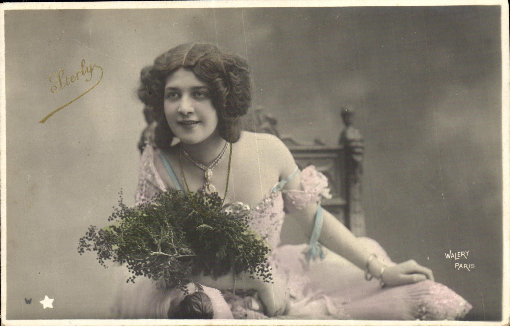 CPA Fantaisie Femme Sterly