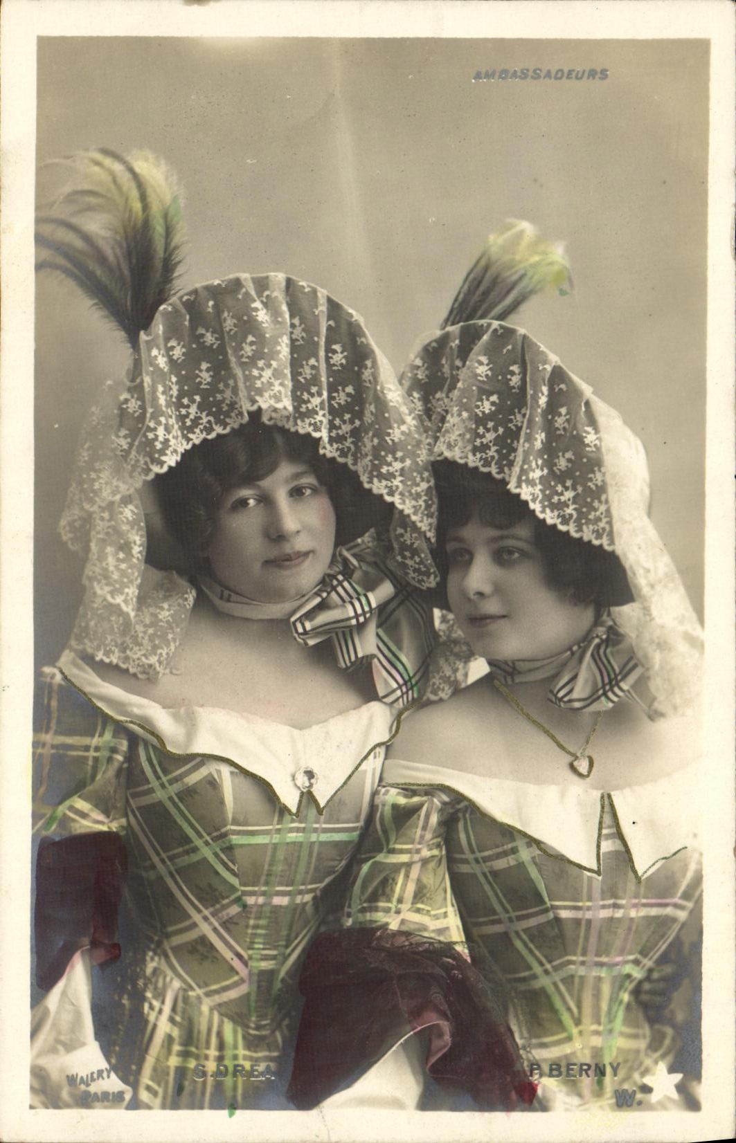 CPA Fantaisie Femme Ambassadeurs Drea Berny 