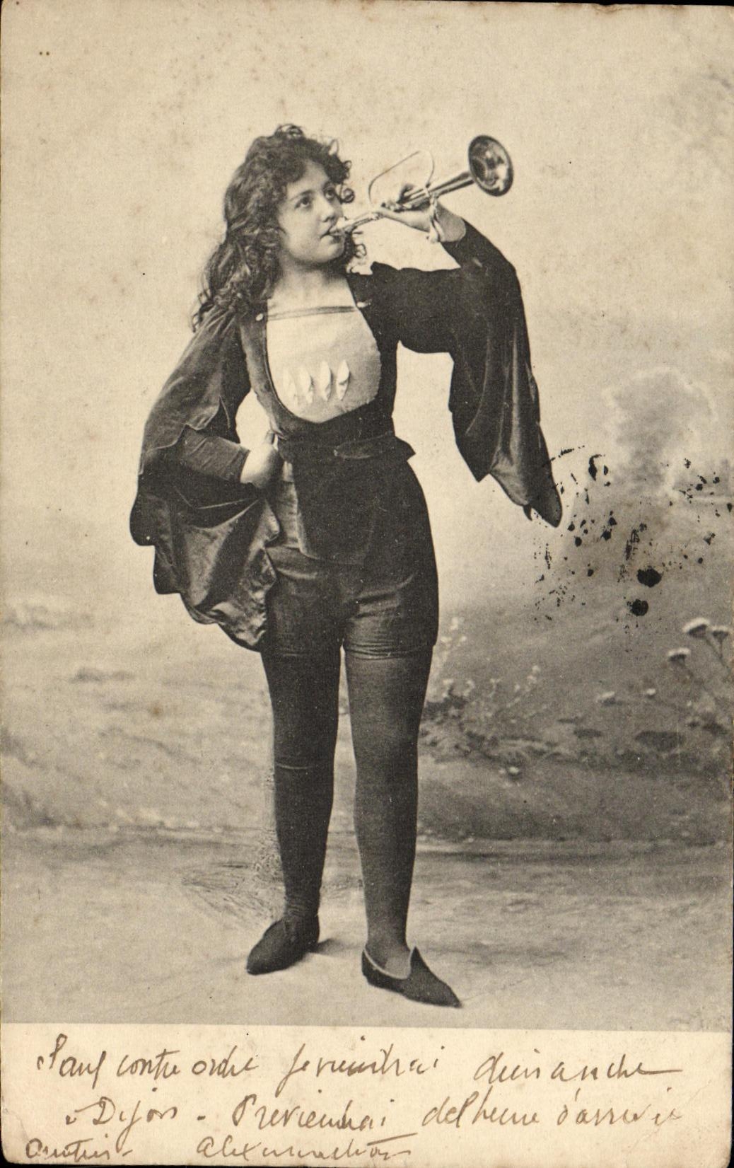 CPA Fantaisie Femme Trompette