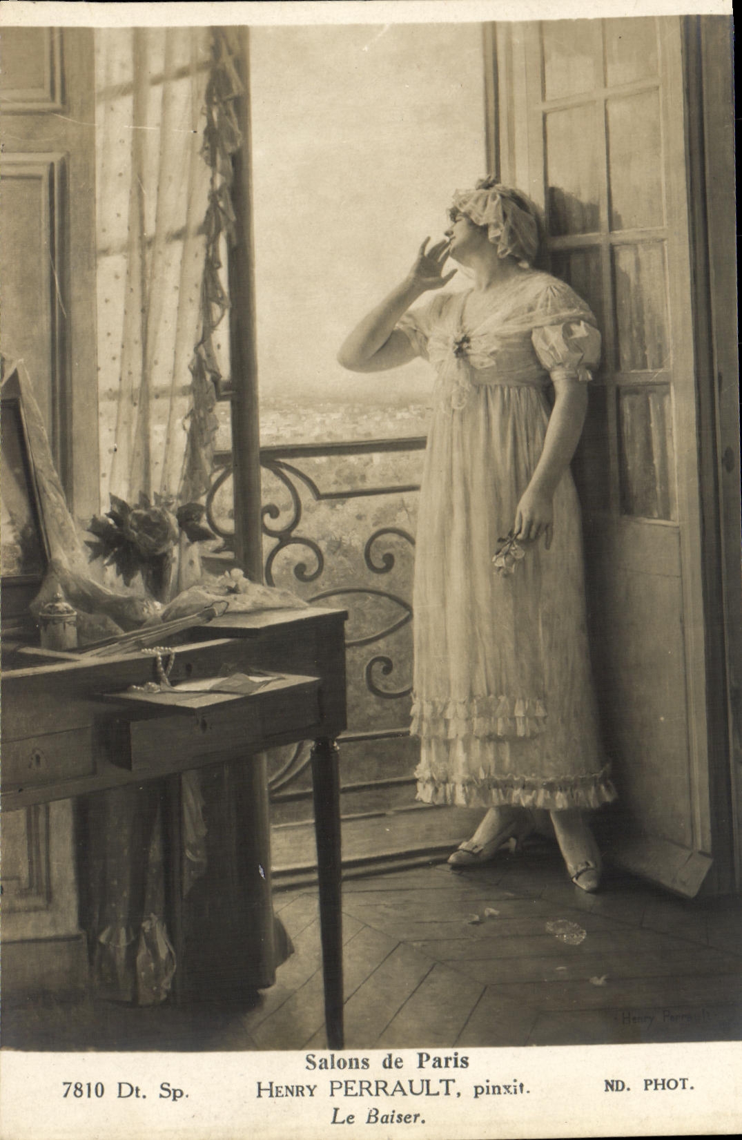 CPA Fantaisie Femme Salons de Paris Henry Perrault Le baiser