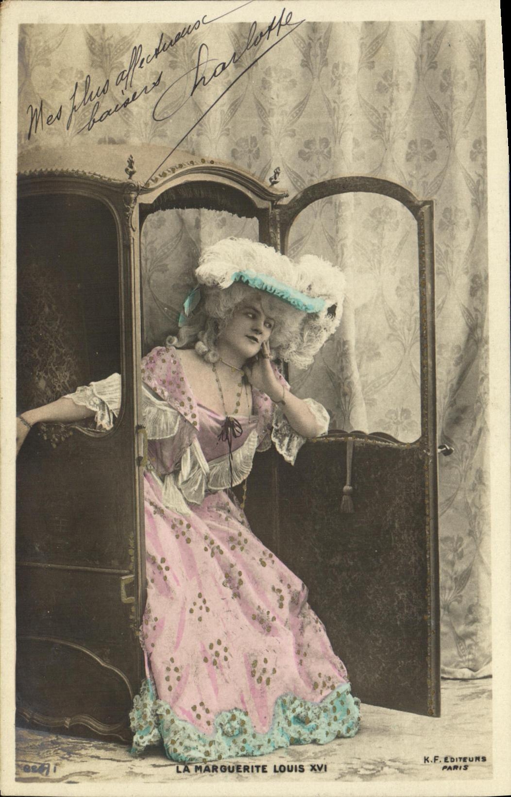 CPA Fantaisie Femme La marguerite Louis XVI