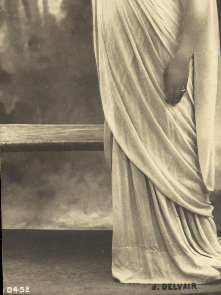 CPA Fantaisie Femme Delvair