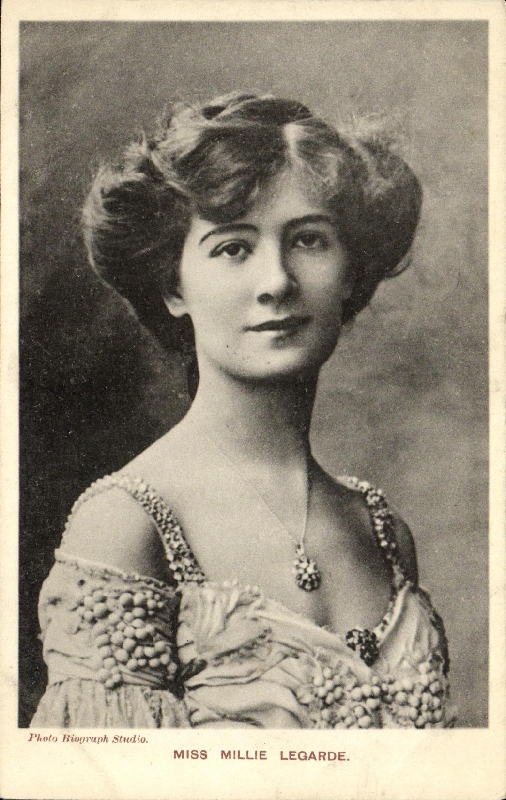 CPA Fantaisie Femme Mis Millie Legarge