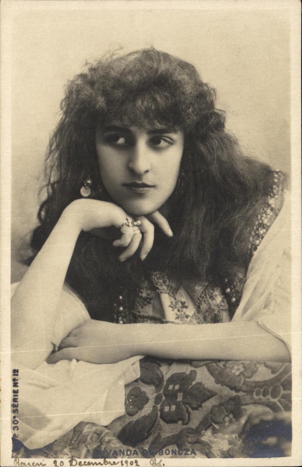 CPA Fantaisie Femme Canda de Boncza