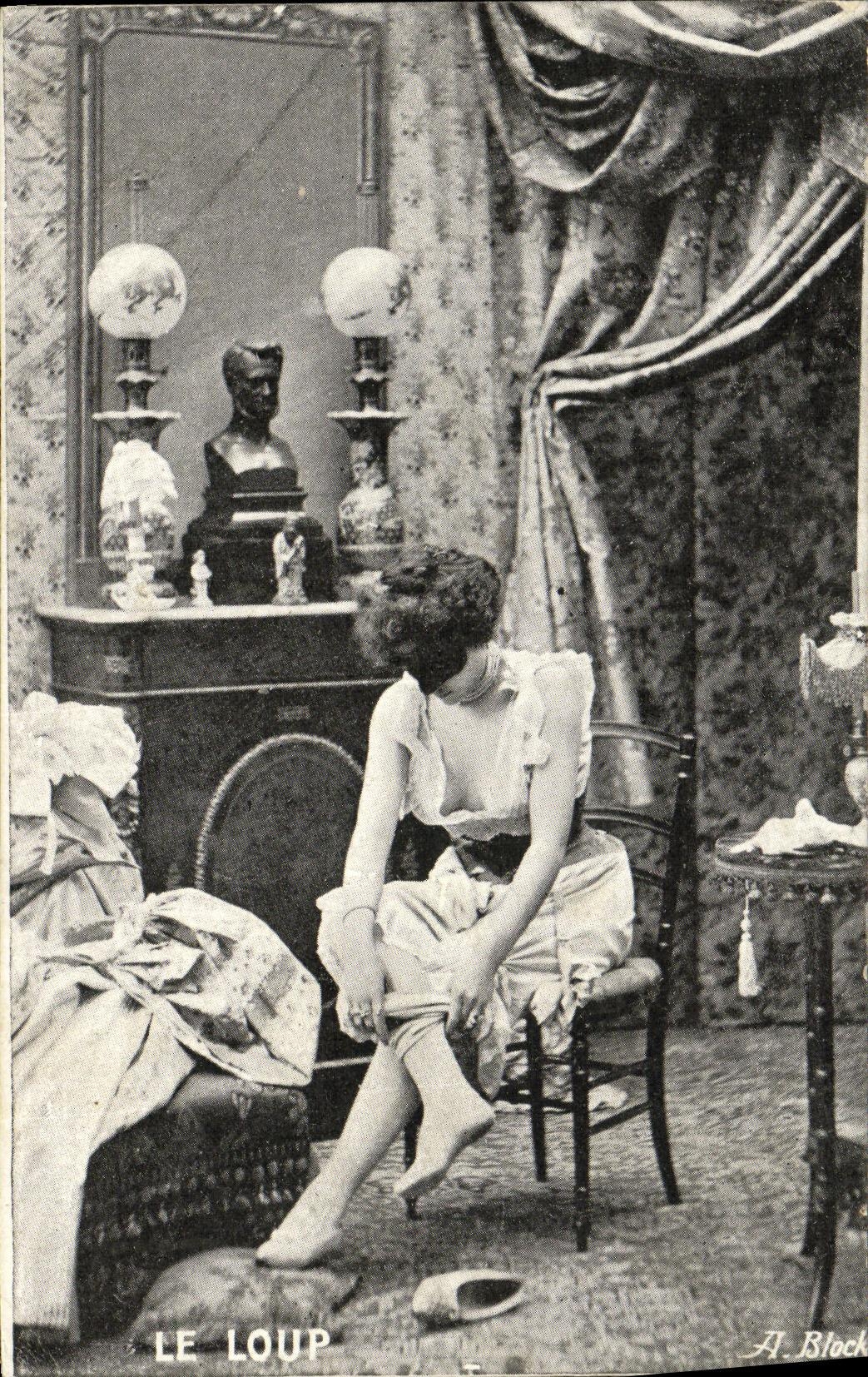 CPA Fantaisie Femme Le loup