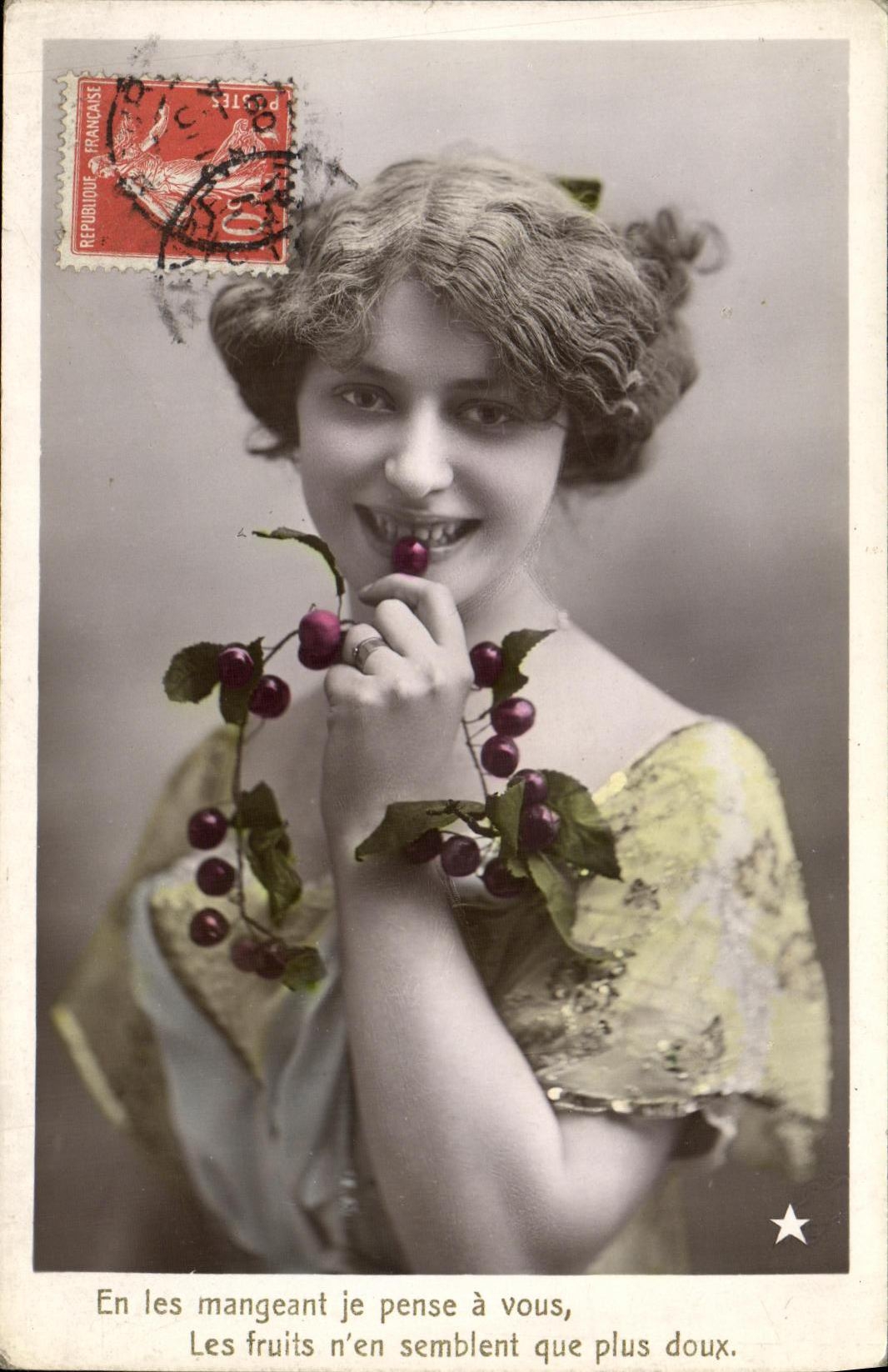 CPA Fantaisie Femme Cerises