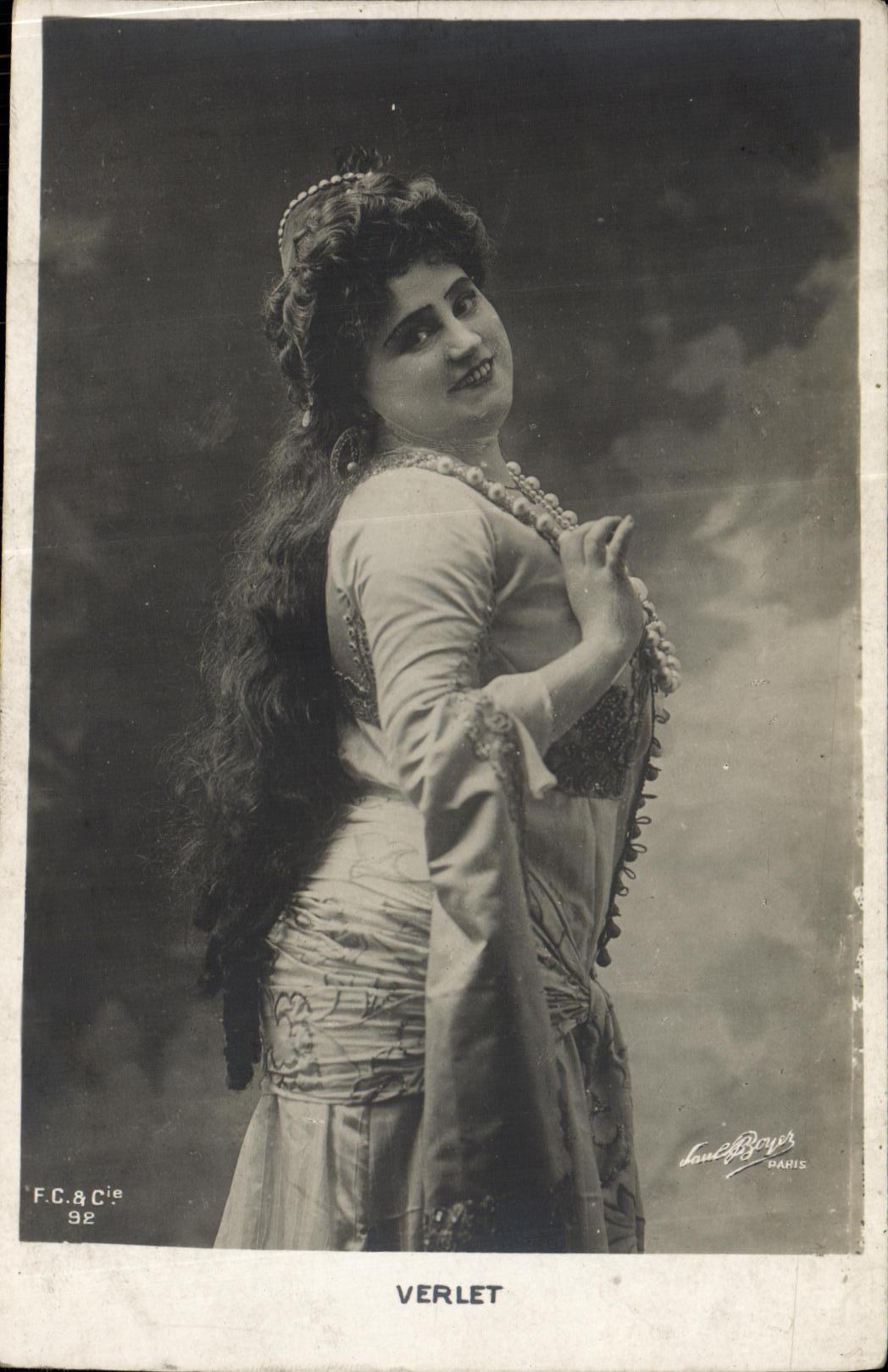 CPA Fantaisie Femme Verlet 