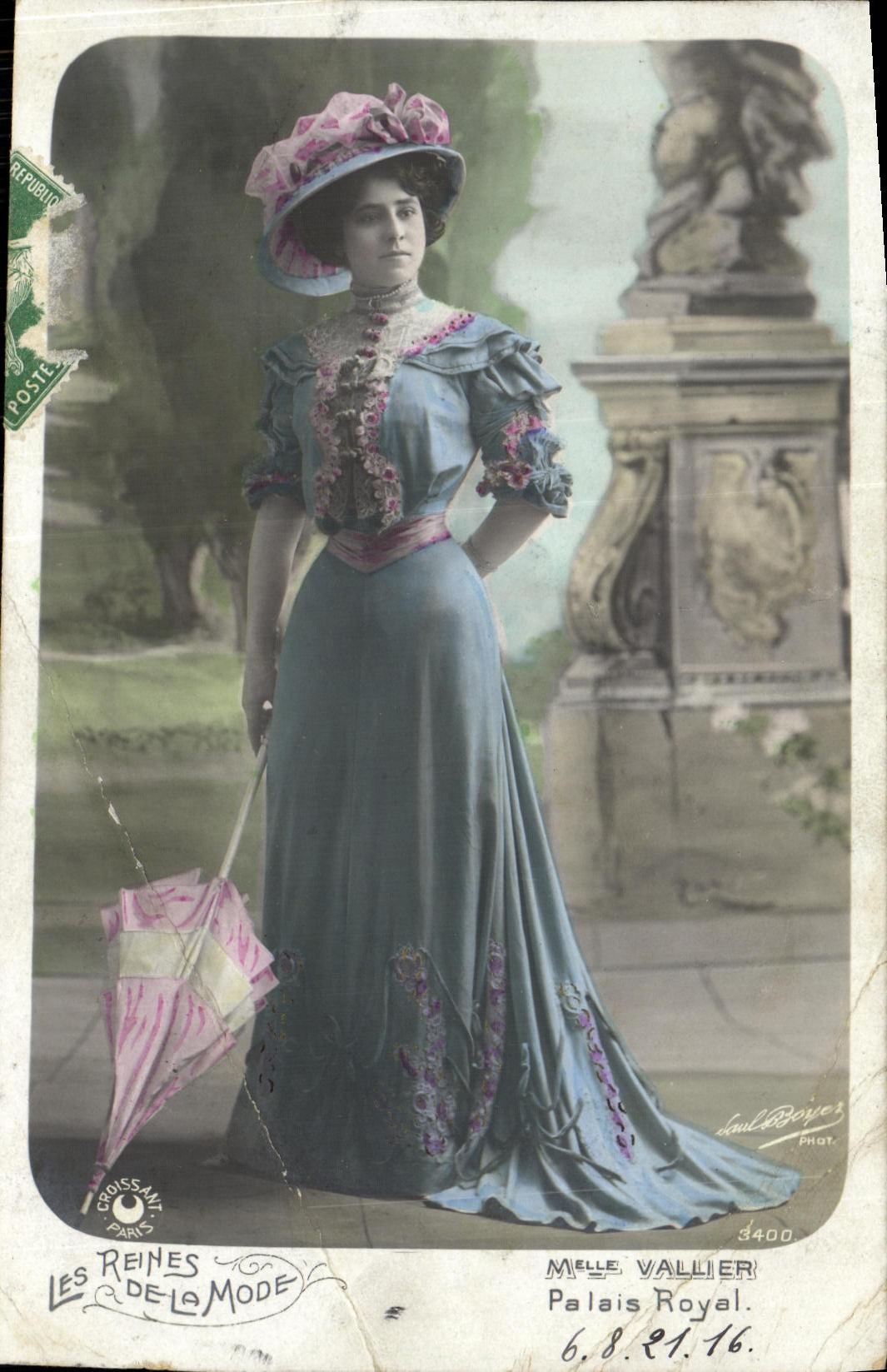 CPA Fantaisie Femme Mlle Vallier Palais Royal Paris