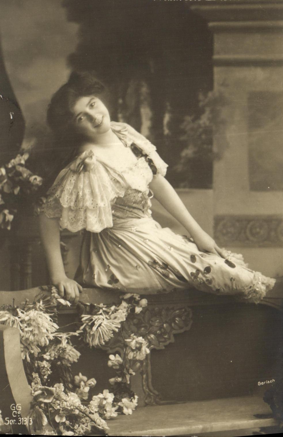 CPA Fantaisie Femme Maureen Desmond