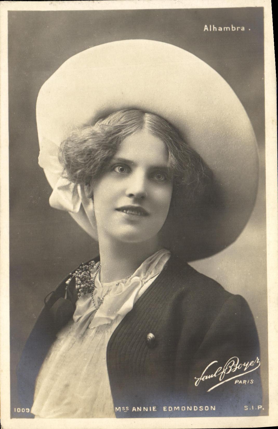 CPA Fantaisie Femme Alhambra Mss Annie Edmondson 