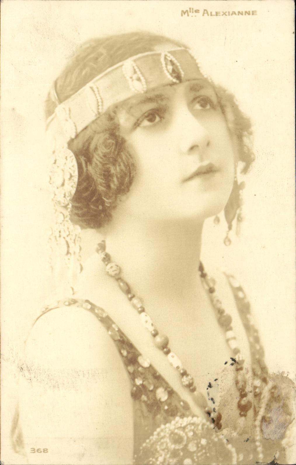 CPA Fantaisie Femme Mlle Alexianne