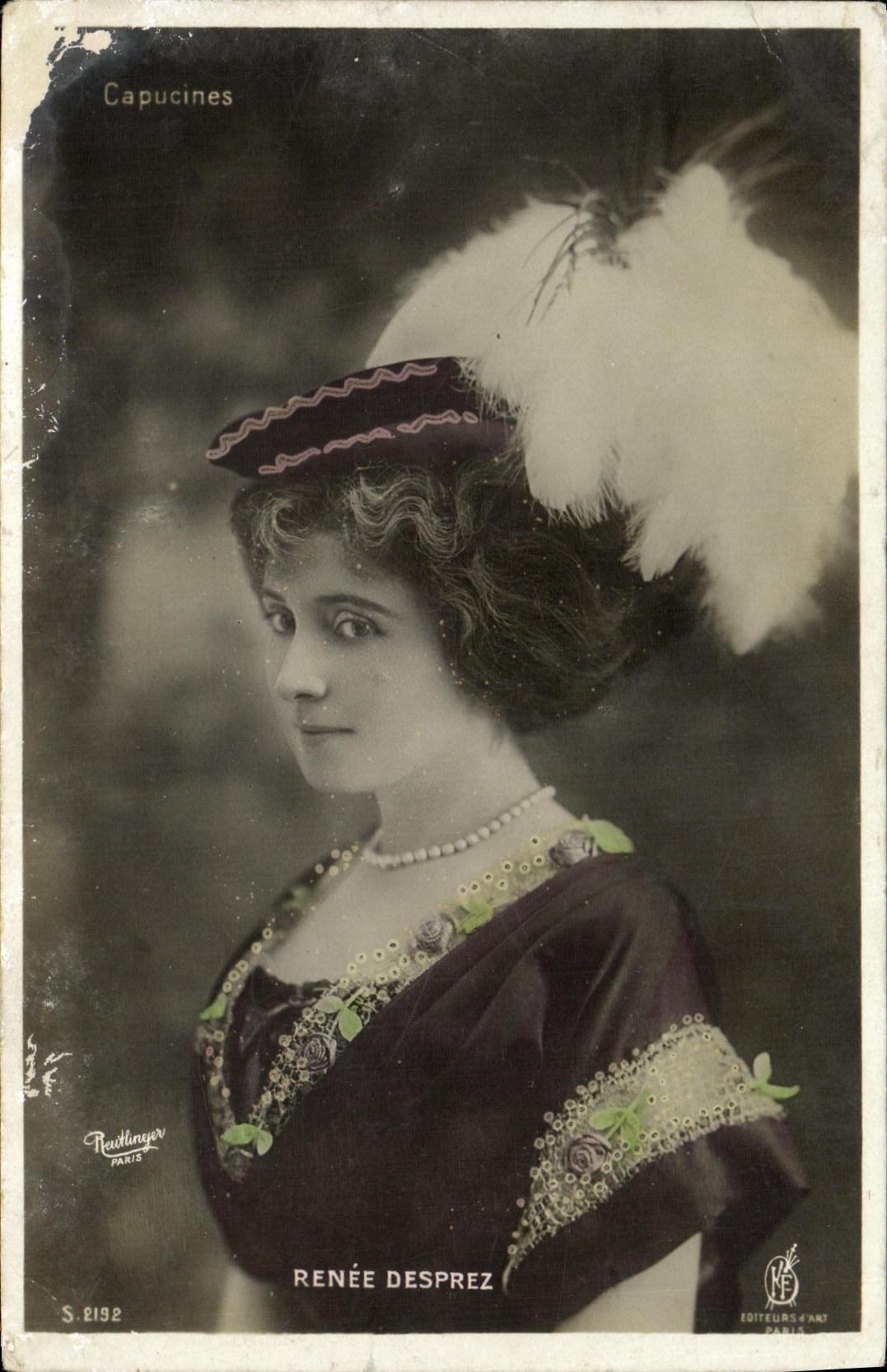 CPA Fantaisie Femme Capucines Renee Desprez