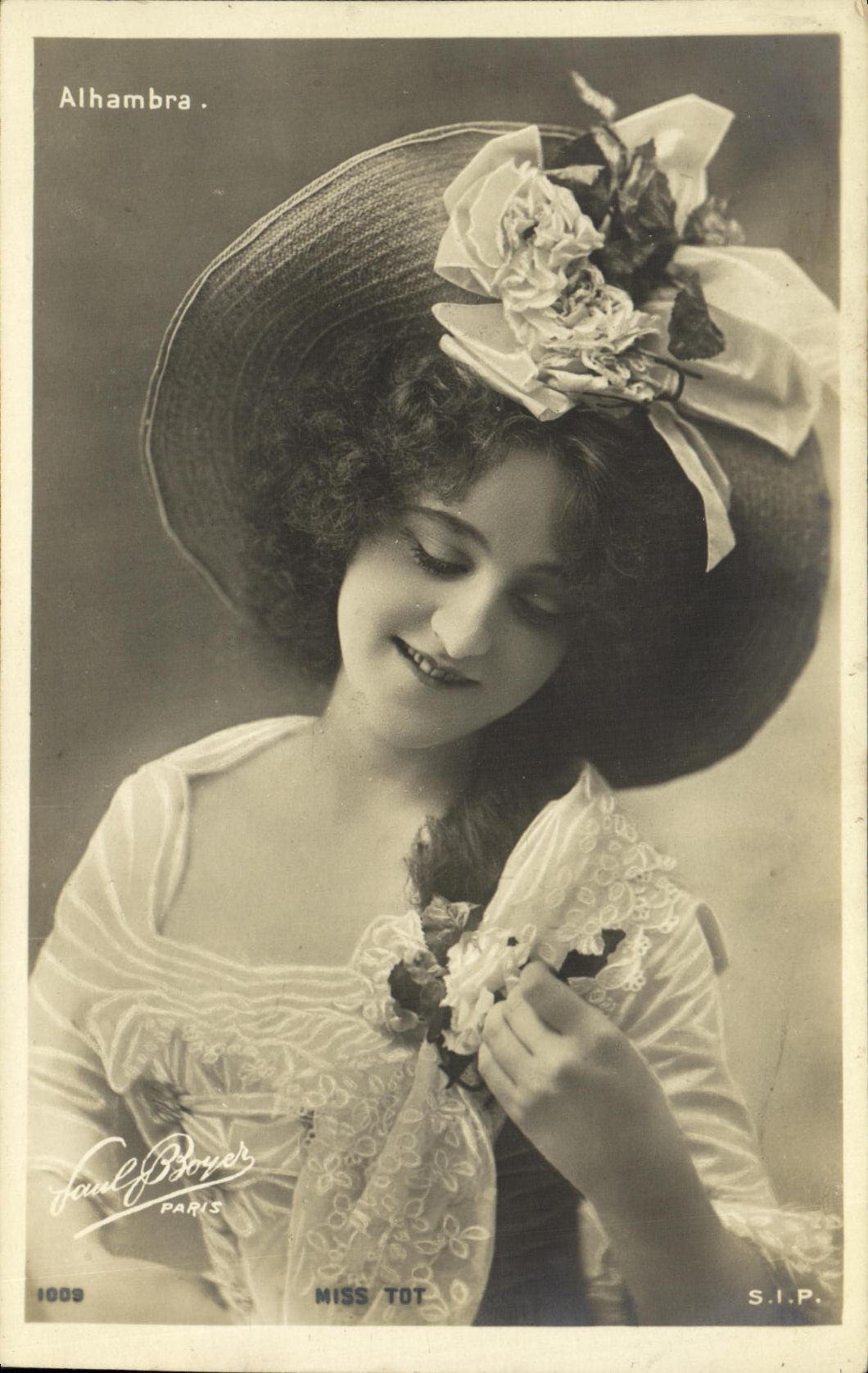 CPA Fantaisie Femme Alhambra Miss Tot