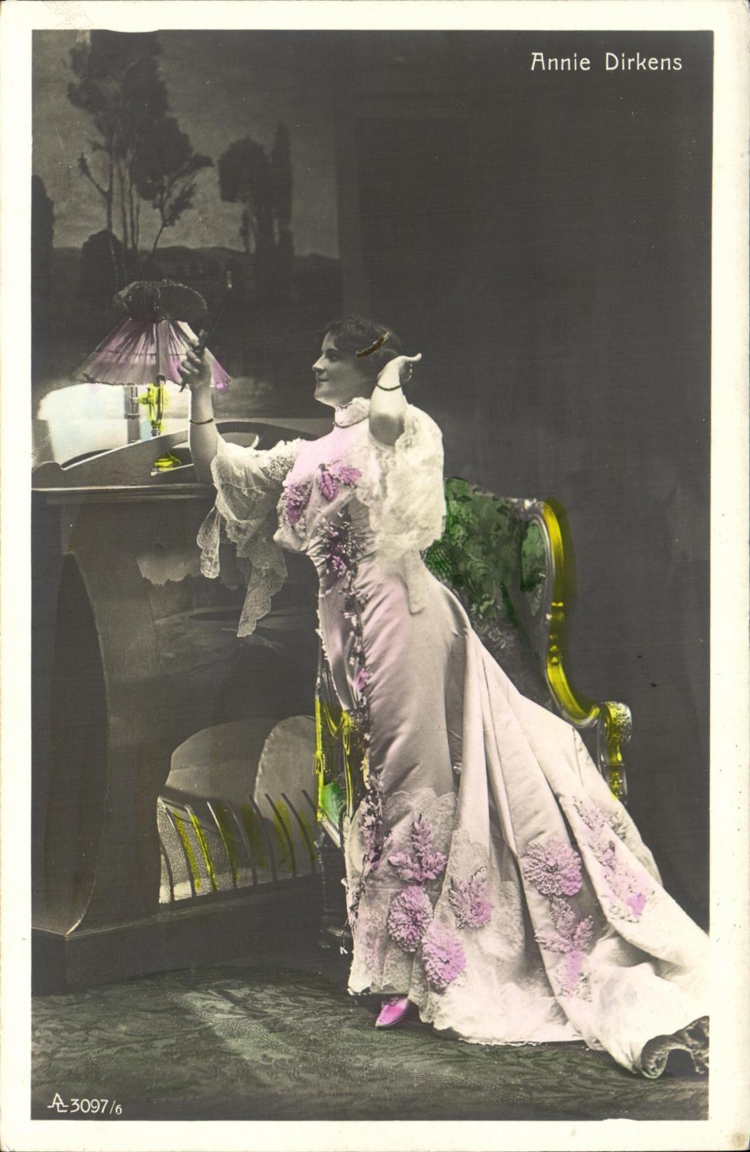 CPA Fantaisie Femme Annie Dirkens