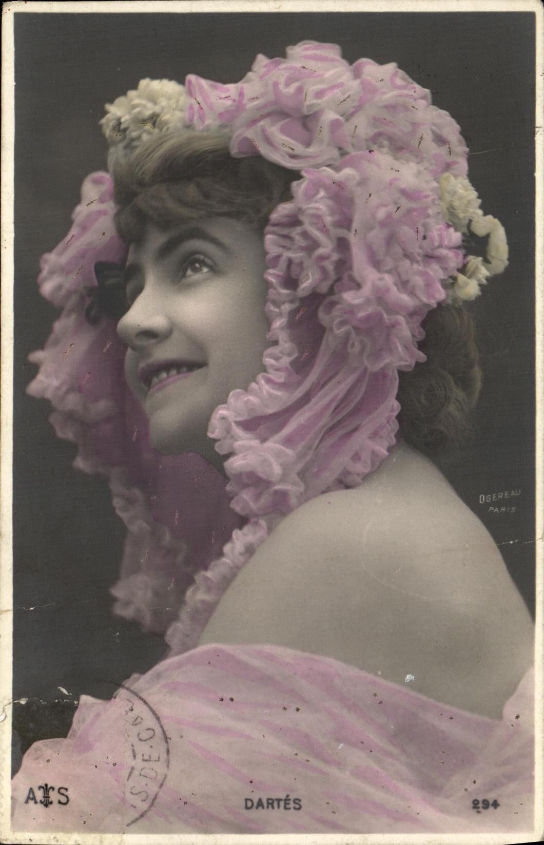 CPA Fantaisie Femme Dartes