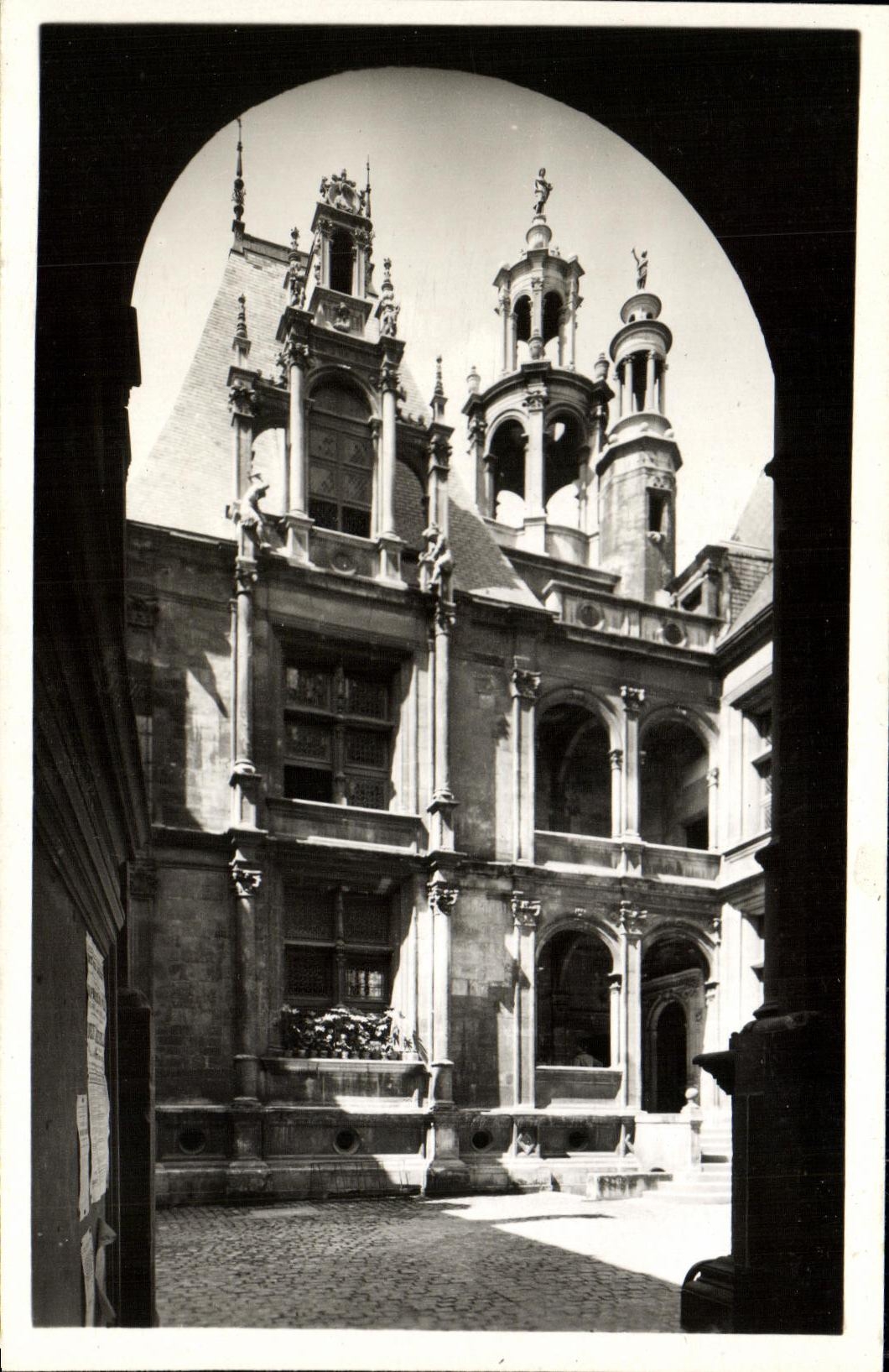 VINTAGE POSTCARD Caen L Hotel D Escoville