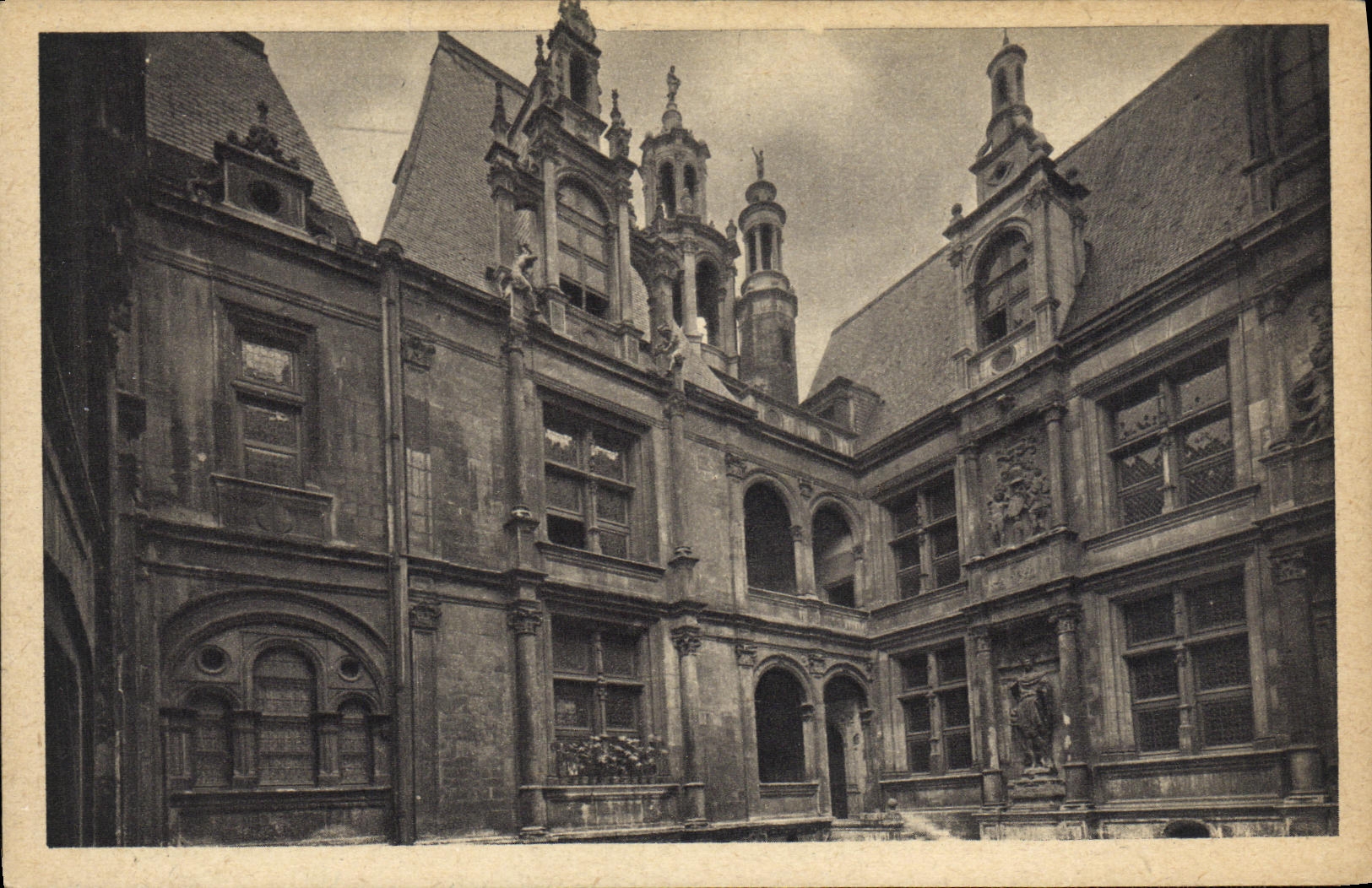 VINTAGE POSTCARD Caen Old Hotel D Escoville