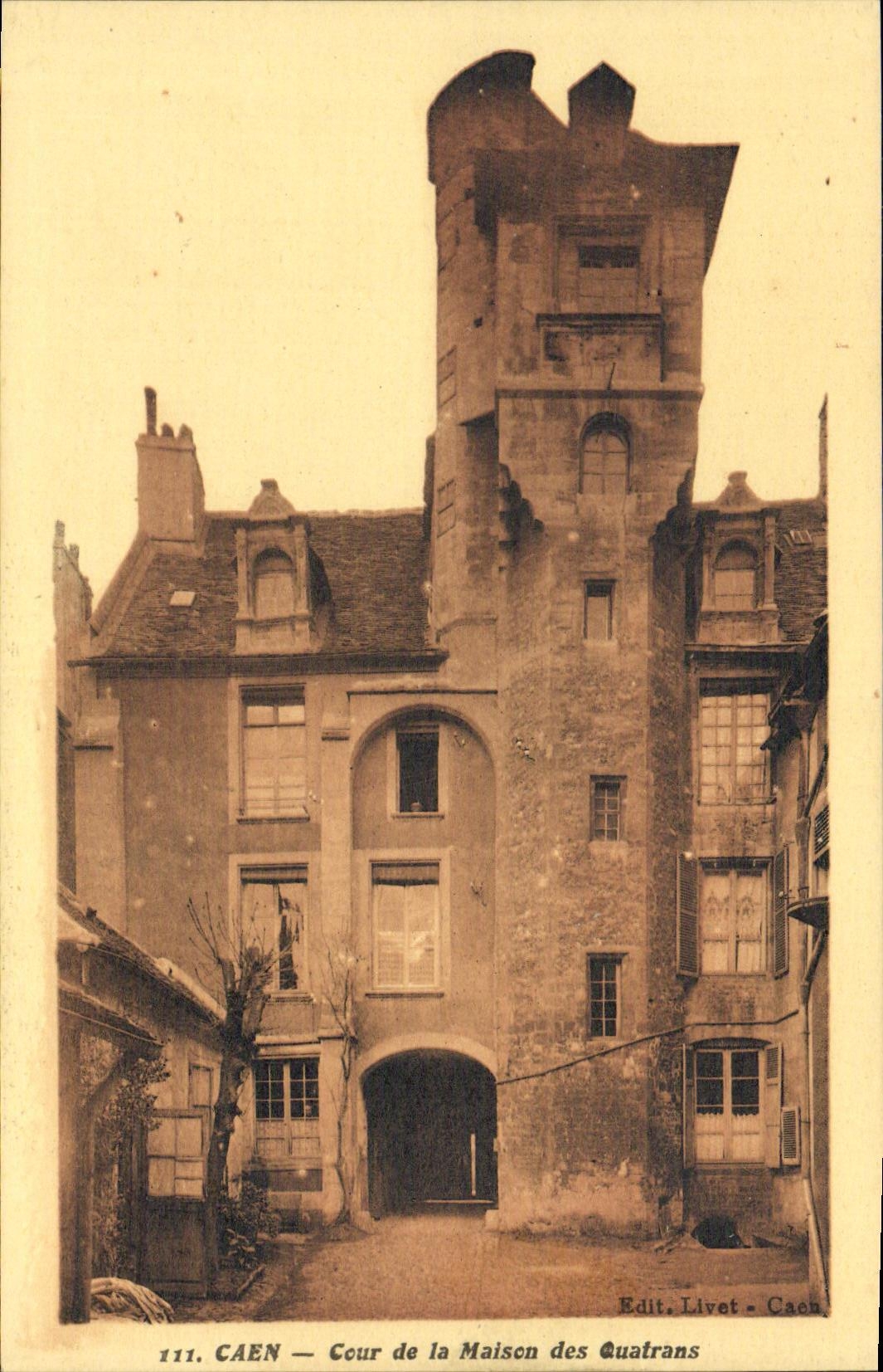 VINTAGE POSTCARD Caen Court of the House of Quatrans