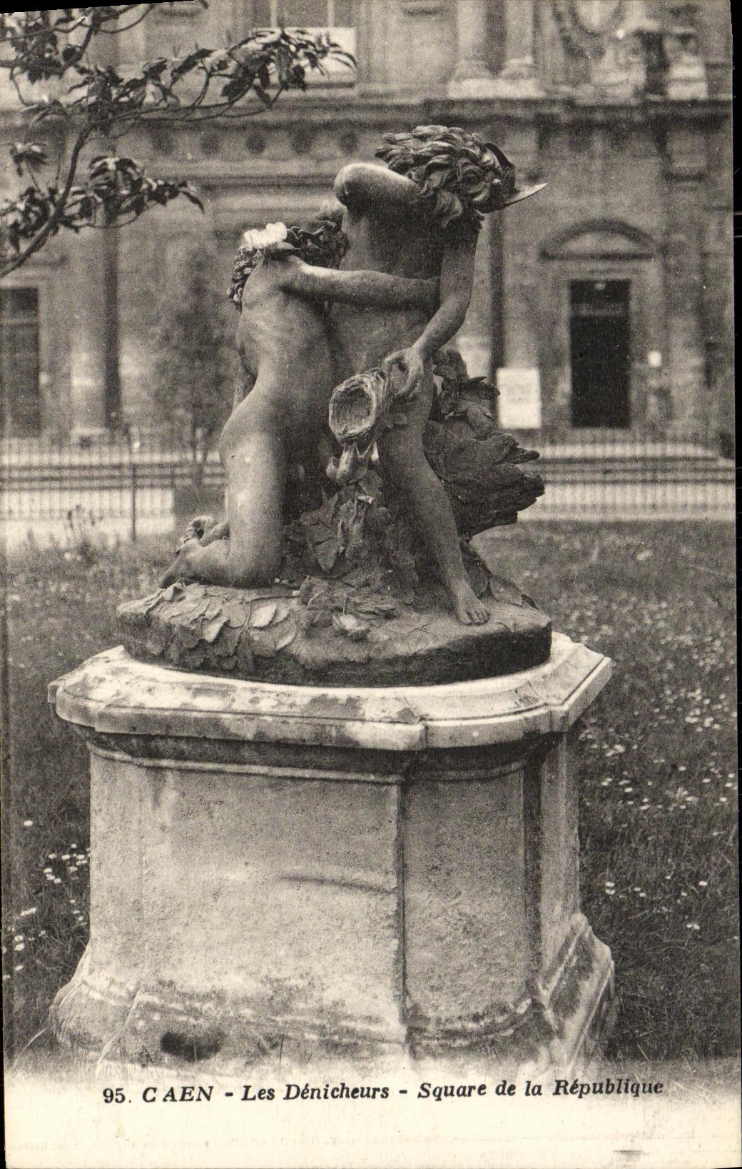 VINTAGE POSTCARD Caen Denicheurs Public garden of the Republic