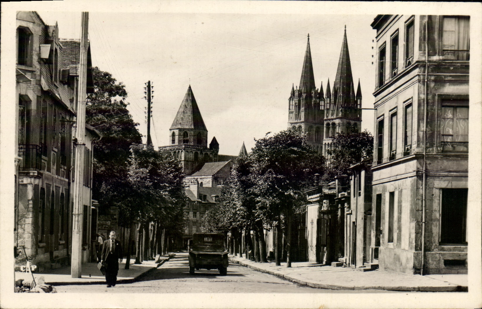 CPSM Caen L abbey with the men seen of the place St Martin