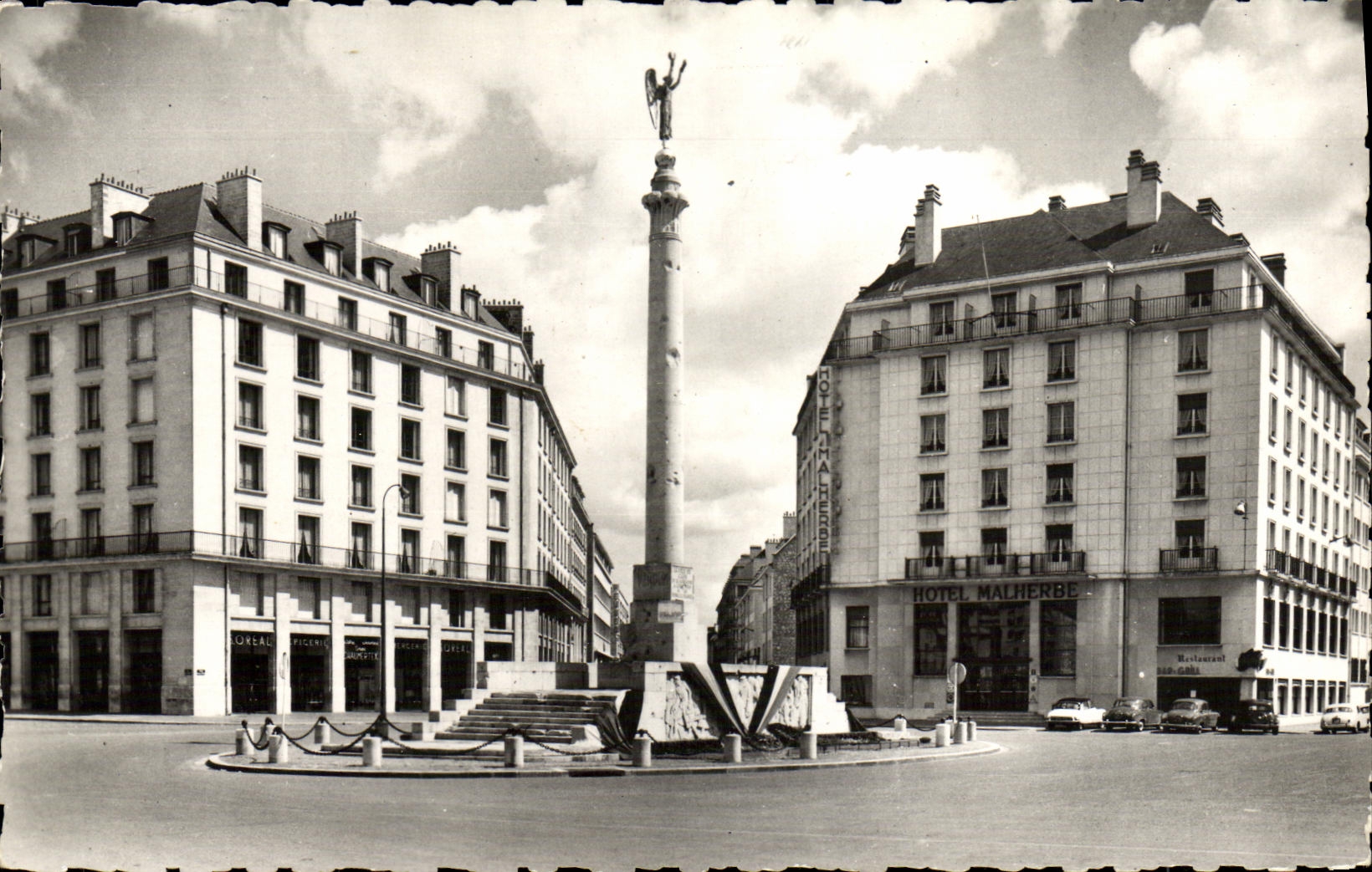 CPSM Caen Places Foch the War memorial
