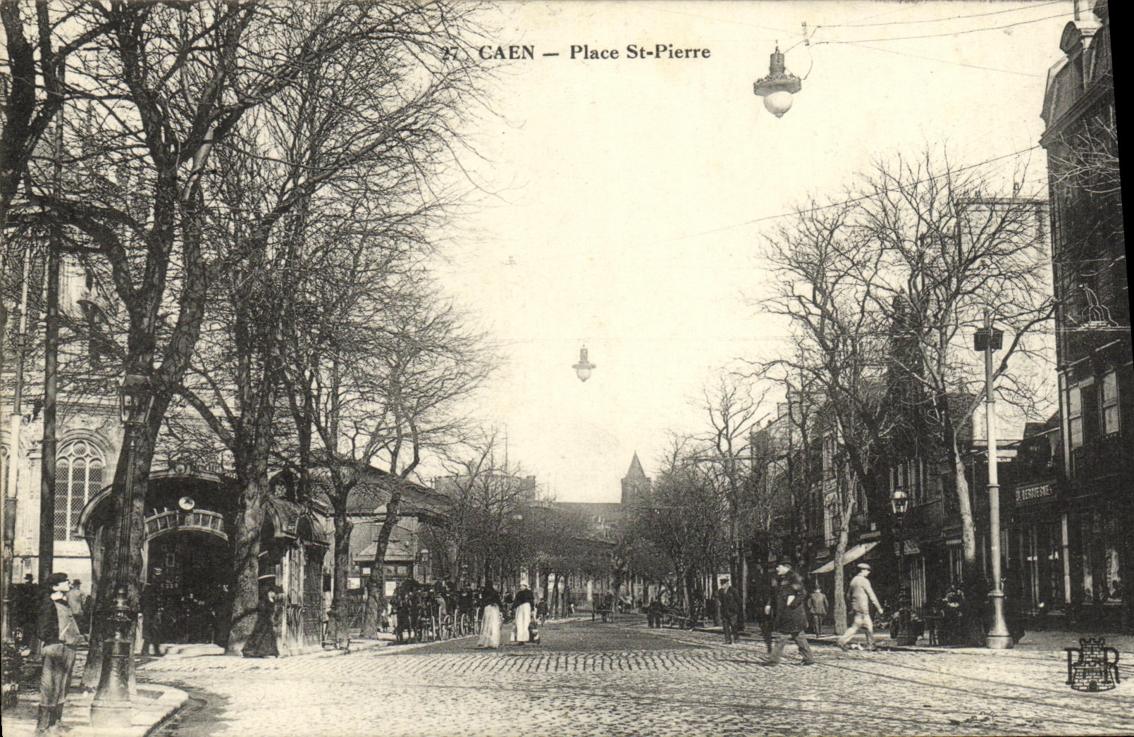 VINTAGE POSTCARD Caen the Place St Pierre